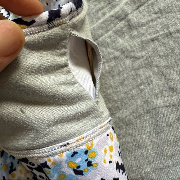 Sz XS Gap Fit Activewear Sportsbra Blue and Yellow Paisley Print - Picture 6 of 6